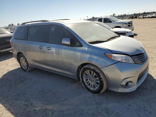 5TDKZ3DC0HS806160 - 2017 TOYOTA SIENNA LE SILVER photo 4