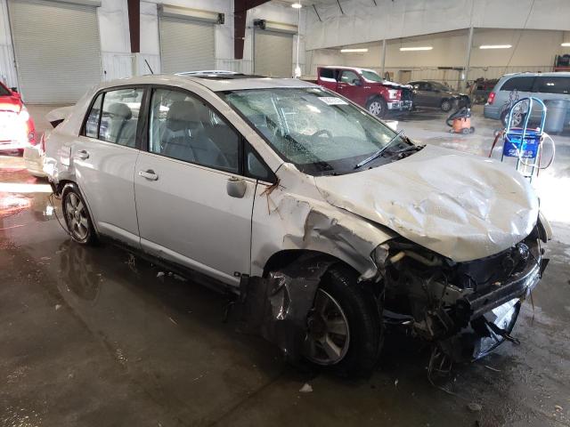 3N1BC11E17L403937 - 2007 NISSAN VERSA S SILVER photo 4