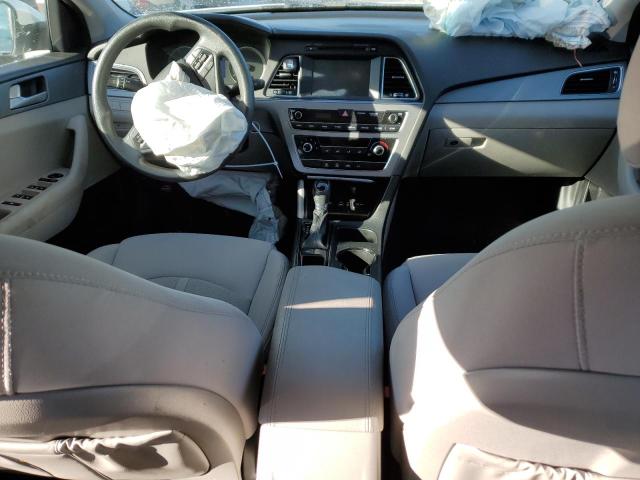 5NPE24AFXGH286544 - 2016 HYUNDAI SONATA SE WHITE photo 8