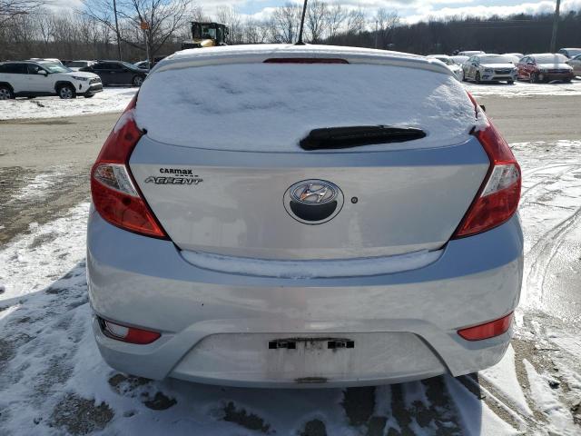 KMHCT5AE2HU325714 - 2017 HYUNDAI ACCENT SE SILVER photo 6