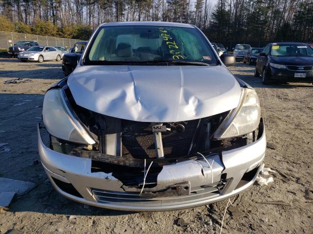 3N1CC11E19L458668 - 2009 NISSAN VERSA S SILVER photo 5