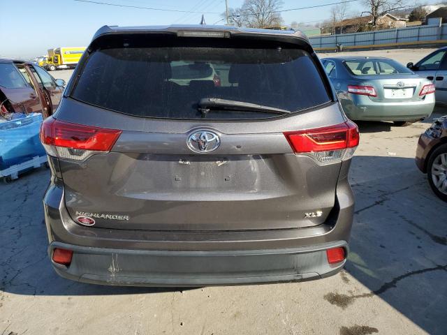 5TDKZRFH0HS217850 - 2017 TOYOTA HIGHLANDER SE GRAY photo 6