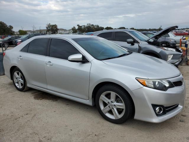 4T1BF1FKXEU453561 - 2014 TOYOTA CAMRY L SILVER photo 4