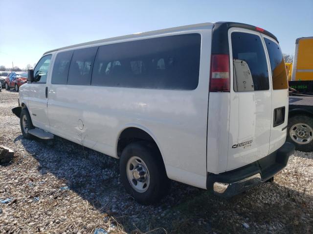 1GAHG39U641170233 - 2004 CHEVROLET EXPRESS G3 WHITE photo 2