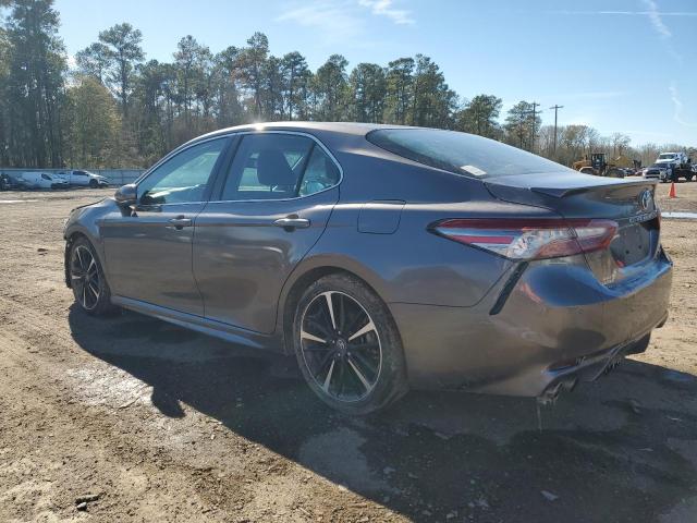 4T1B61HK9JU065356 - 2018 TOYOTA CAMRY XSE GRAY photo 2