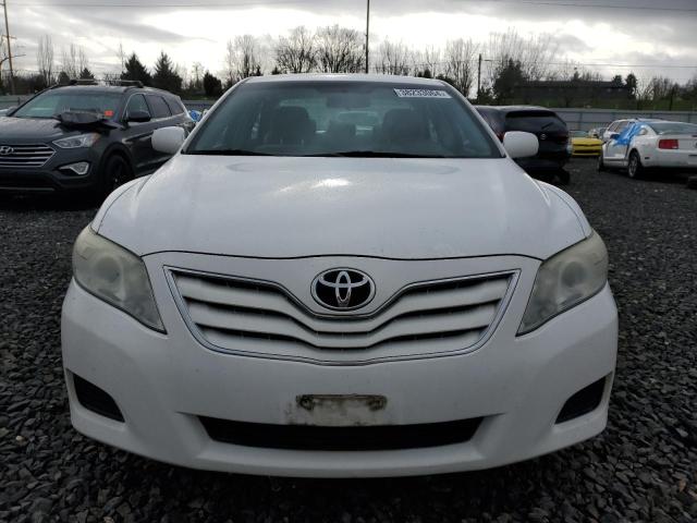 4T1BF3EK4AU565635 - 2010 TOYOTA CAMRY BASE WHITE photo 5