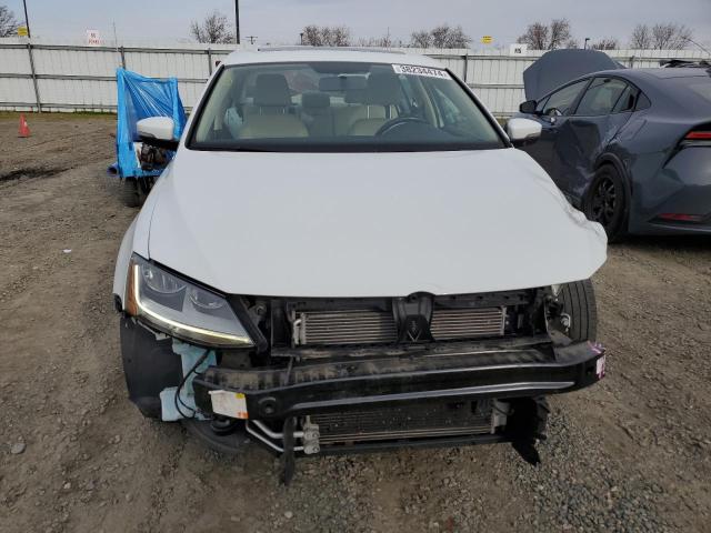 3VWDB7AJ3JM255779 - 2018 VOLKSWAGEN JETTA SE WHITE photo 5