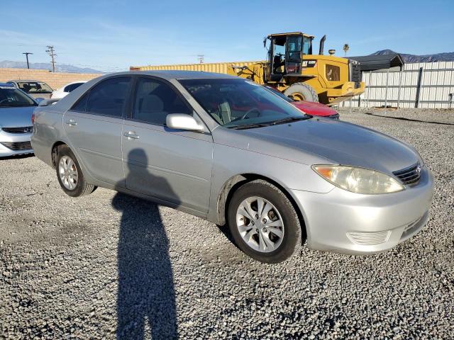 4T1BF30K55U099209 - 2005 TOYOTA CAMRY LE SILVER photo 4