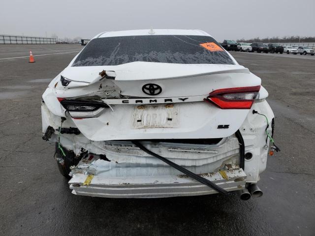 4T1G11AK3NU697287 - 2022 TOYOTA CAMRY SE WHITE photo 6