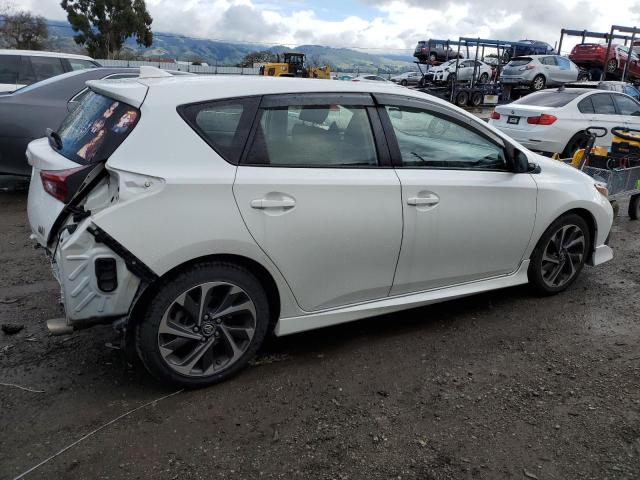 JTNKARJE8JJ566659 - 2018 TOYOTA COROLLA IM WHITE photo 3