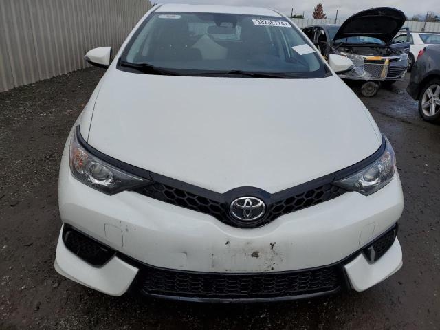 JTNKARJE8JJ566659 - 2018 TOYOTA COROLLA IM WHITE photo 5