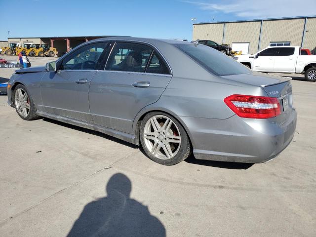 WDDHF9AB5AA223884 - 2010 MERCEDES-BENZ E 550 4MATIC GRAY photo 2