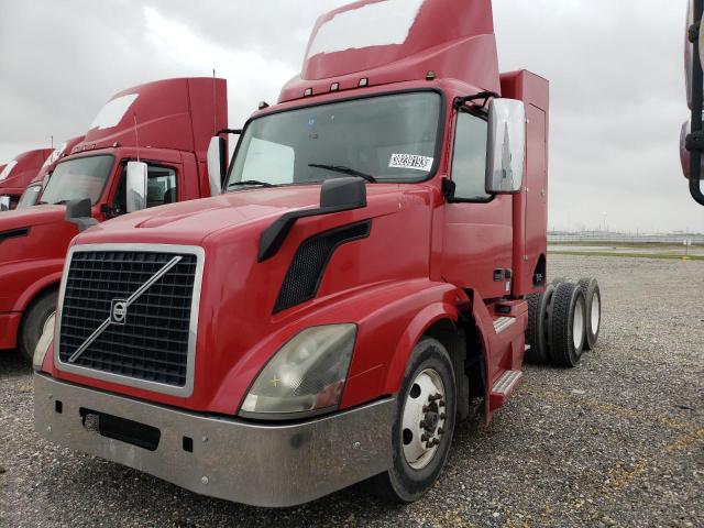 4V5NC9UG4GN929890 - 2016 VOLVO VN VNL RED photo 2