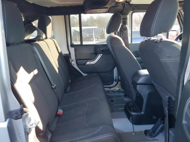 1C4BJWEGXJL847011 - 2018 JEEP WRANGLER U SAHARA SILVER photo 11