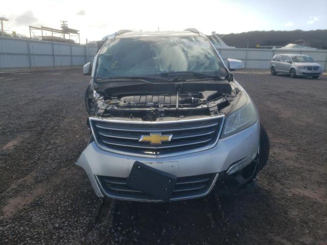 1GNKRJKD1FJ270286 - 2015 CHEVROLET TRAVERSE LTZ SILVER photo 5