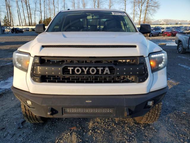 5TFCY5F16HX021750 - 2017 TOYOTA TUNDRA DOUBLE CAB SR/SR5 WHITE photo 5
