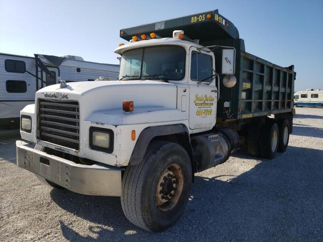 1M2P267C61M057465 - 2001 MACK 600 RD600 WHITE photo 2