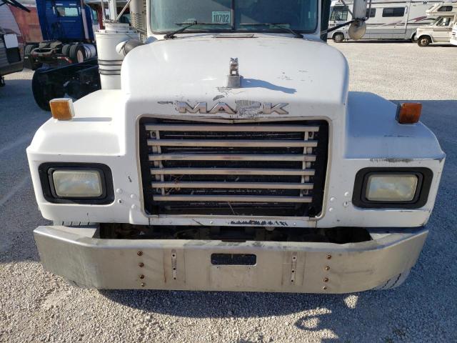 1M2P267C61M057465 - 2001 MACK 600 RD600 WHITE photo 7