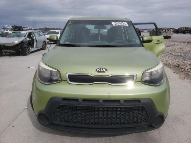 KNDJN2A27F7786607 - 2015 KIA SOUL GREEN photo 5