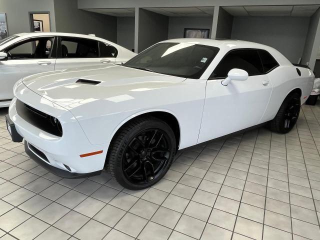 2C3CDZAGXLH196583 - 2020 DODGE CHALLENGER SXT WHITE photo 1