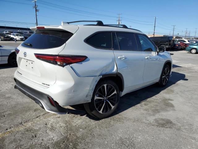 5TDJZRBH9NS230142 - 2022 TOYOTA HIGHLANDER XSE WHITE photo 3