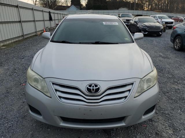 4T1BF3EK7BU735603 - 2011 TOYOTA CAMRY BASE SILVER photo 5