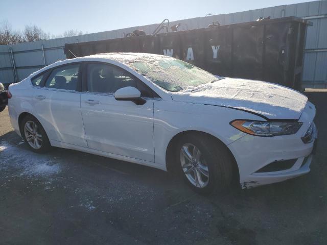 3FA6P0H78JR190306 - 2018 FORD FUSION SE WHITE photo 4