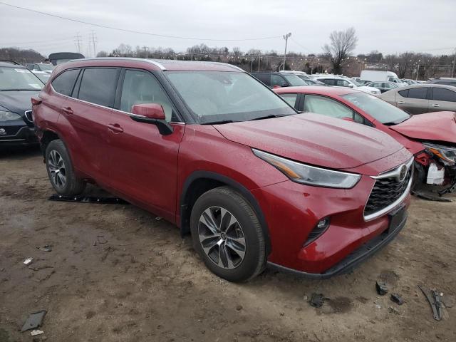 5TDGZRBH2MS535989 - 2021 TOYOTA HIGHLANDER XLE RED photo 4