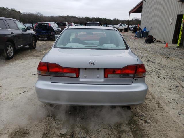 1HGCG16422A010049 - 2002 HONDA ACCORD LX SILVER photo 6