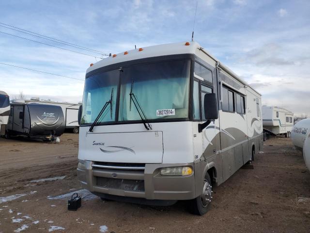 5B4MP67G443396012 - 2004 WORKHORSE CUSTOM CHASSIS MOTORHOME W22 TWO TONE photo 2