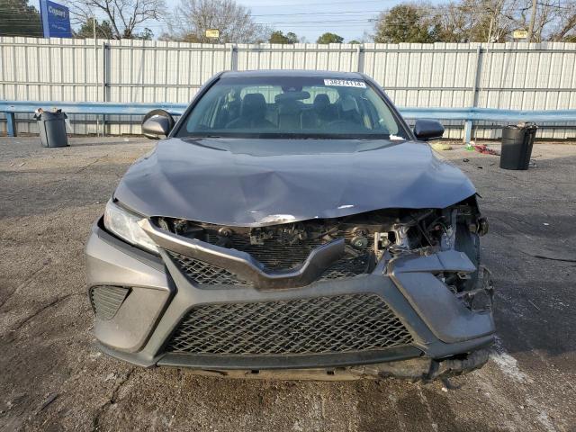 4T1B11HK9JU128681 - 2018 TOYOTA CAMRY L GRAY photo 5