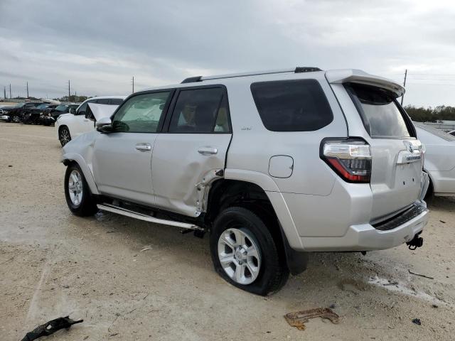 JTENU5JR2P6101628 - 2023 TOYOTA 4RUNNER SE SILVER photo 2