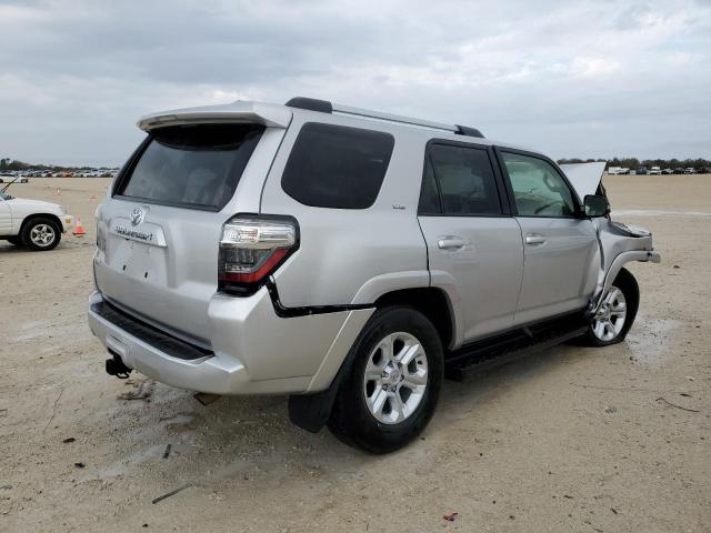 JTENU5JR2P6101628 - 2023 TOYOTA 4RUNNER SE SILVER photo 3