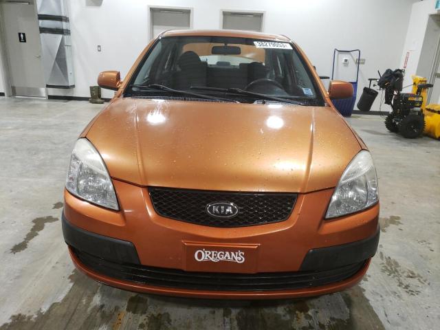 KNADE223696457375 - 2009 KIA RIO BASE ORANGE photo 5