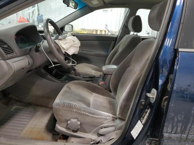 JTDBF32K730146990 - 2003 TOYOTA CAMRY LE BLUE photo 7