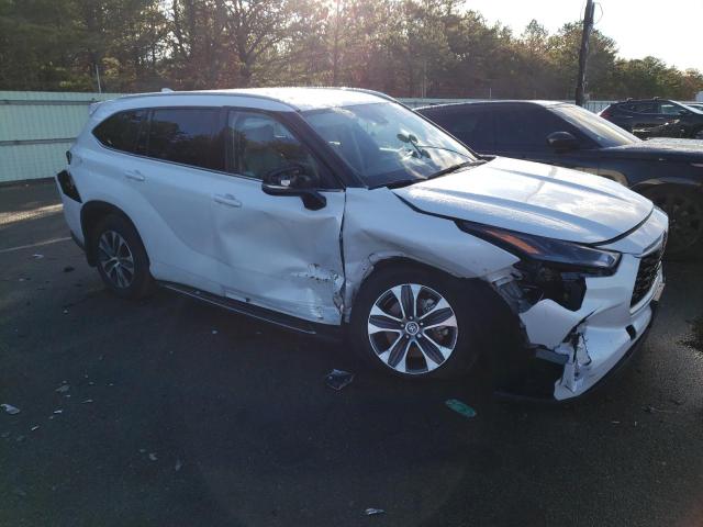5TDGZRBH6NS572769 - 2022 TOYOTA HIGHLANDER XLE WHITE photo 4