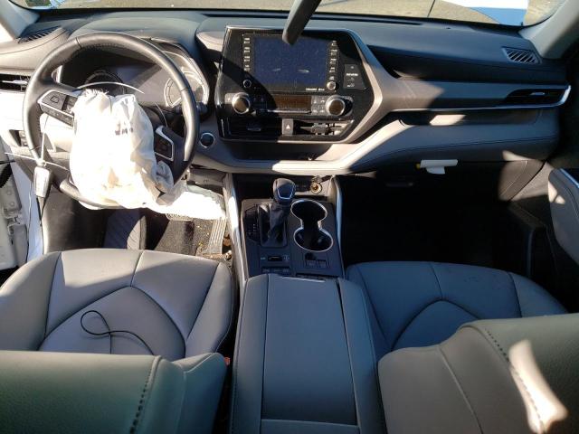 5TDGZRBH6NS572769 - 2022 TOYOTA HIGHLANDER XLE WHITE photo 8