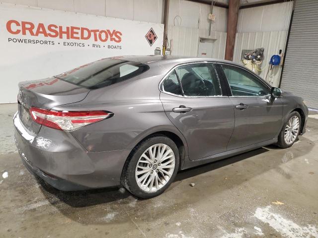 4T1B11HK9JU046675 - 2018 TOYOTA CAMRY L GRAY photo 3