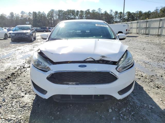 1FADP3F27FL285851 - 2015 FORD FOCUS SE WHITE photo 5