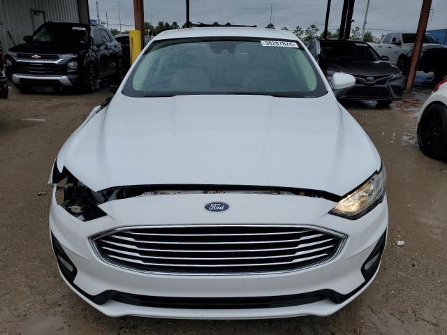 3FA6P0HD4KR229545 - 2019 FORD FUSION SE WHITE photo 5