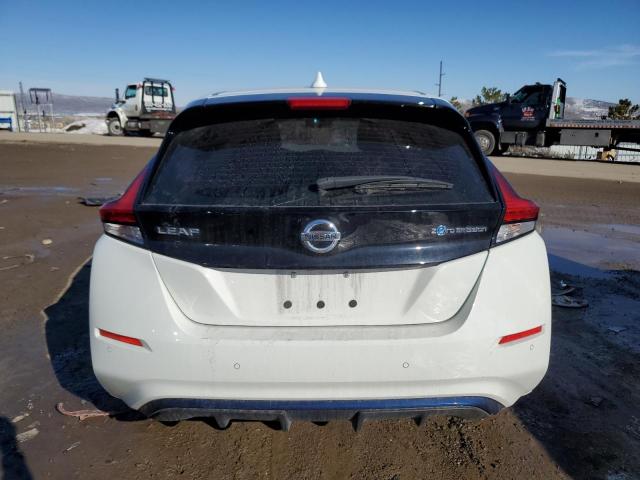 1N4AZ1BP1LC310807 - 2020 NISSAN LEAF S WHITE photo 6