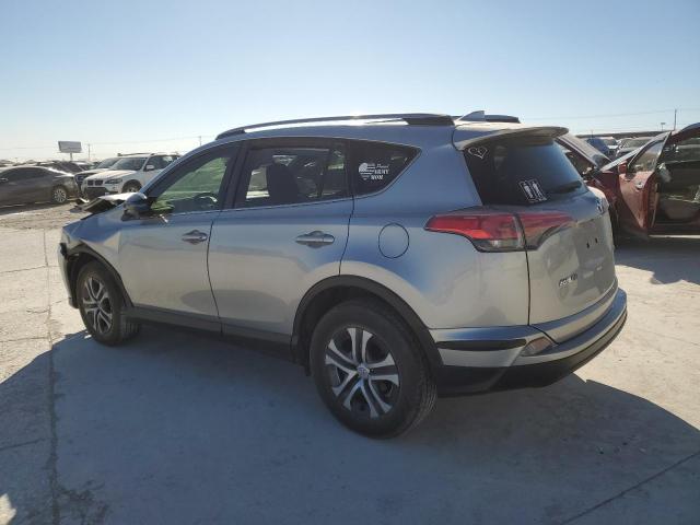 JTMZFREVXJJ165662 - 2018 TOYOTA RAV4 LE SILVER photo 2