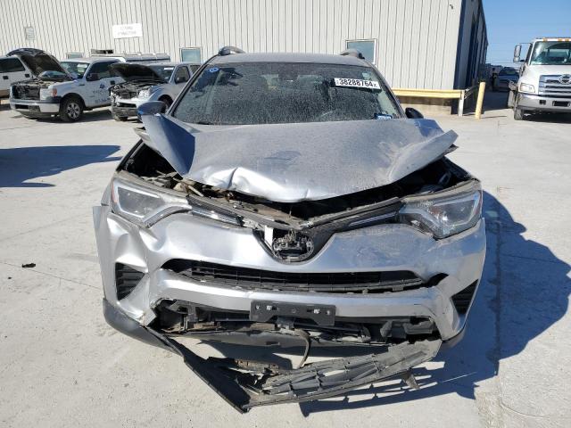 JTMZFREVXJJ165662 - 2018 TOYOTA RAV4 LE SILVER photo 5