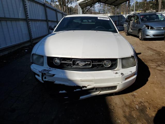 1ZVHT80N565102715 - 2006 FORD MUSTANG WHITE photo 5