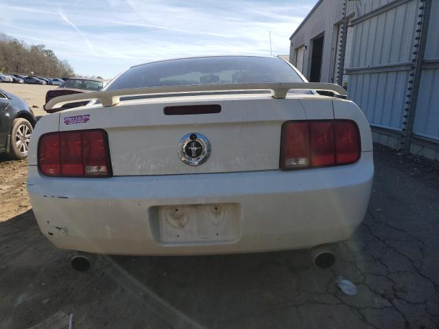 1ZVHT80N565102715 - 2006 FORD MUSTANG WHITE photo 6