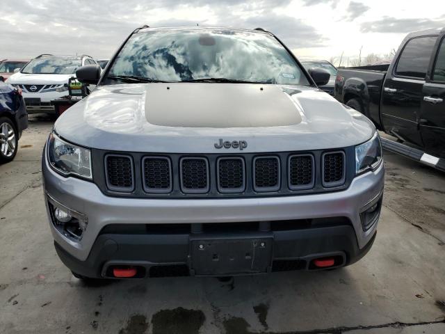 3C4NJDDB7KT785581 - 2019 JEEP COMPASS TRAILHAWK SILVER photo 5