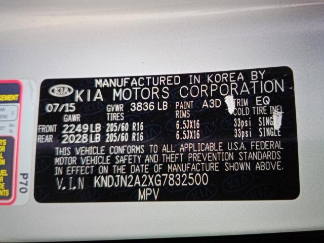 KNDJN2A2XG7832500 - 2016 KIA SOUL SILVER photo 13