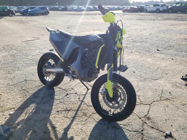 VBKUSV403NM736237 - 2022 HUSQVARNA SUPERMOTO BLACK photo 1