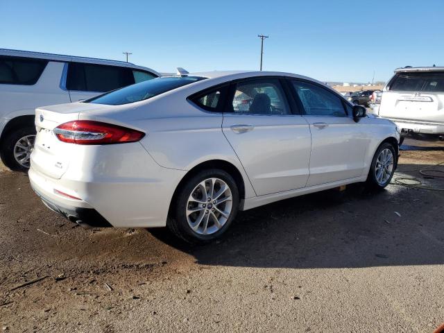 3FA6P0HD3LR112248 - 2020 FORD FUSION SE WHITE photo 3