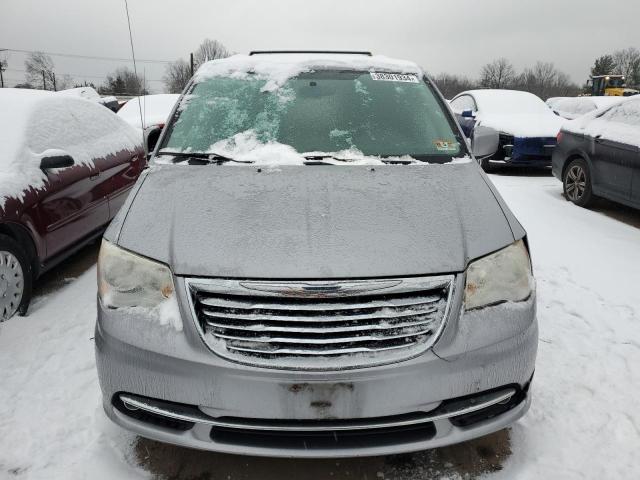 2C4RC1BG1DR674958 - 2013 CHRYSLER TOWN & COU TOURING SILVER photo 5